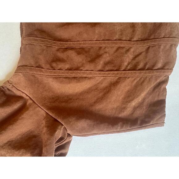 Kirious Los Angeles Brown Smocked Crop Top with Puff Sleeves - Picture 2 of 4